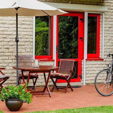 Family Inn Cottage With Terrace Palanga Exterior photo