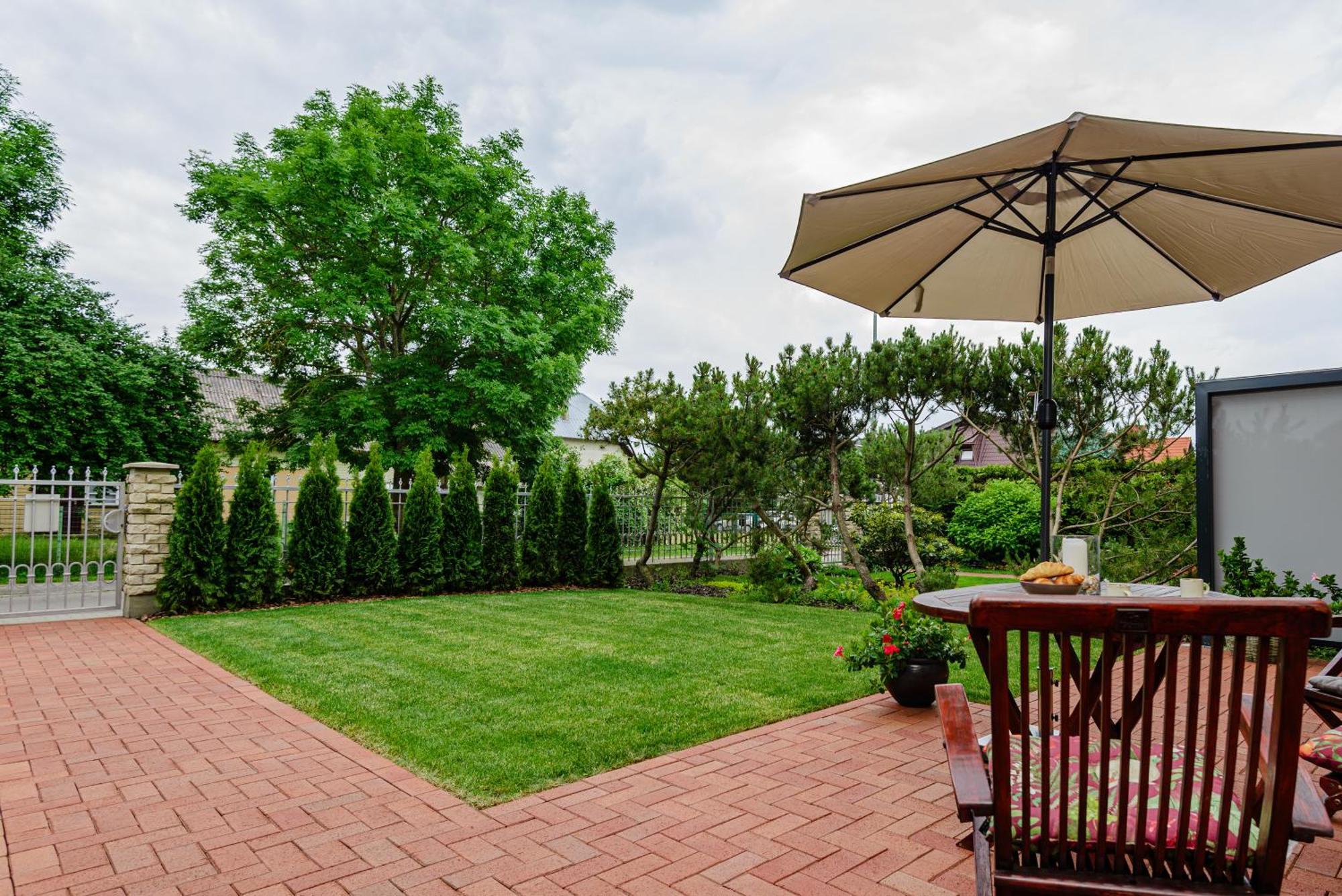 Family Inn Cottage With Terrace Palanga Exterior photo